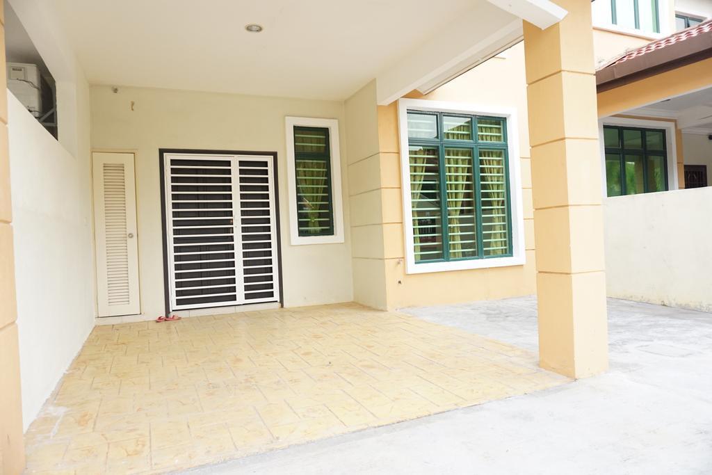 Warisan Indah Homestay near KLIA Сепанг Екстериор снимка