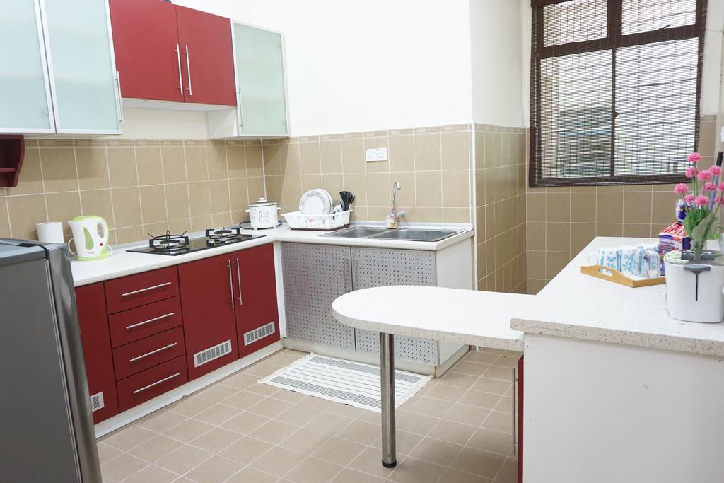 Warisan Indah Homestay near KLIA Сепанг Екстериор снимка