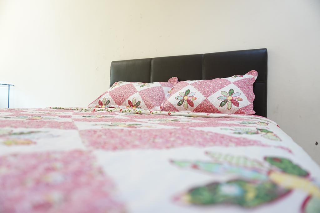 Warisan Indah Homestay near KLIA Сепанг Екстериор снимка